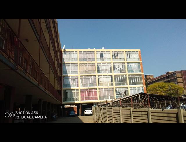 1.5 BEDROOM FLAT FOR SALE IN PRETORIA WEST